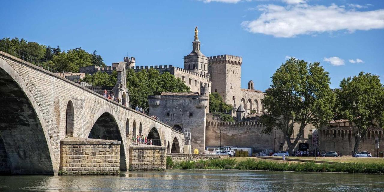 Gite En Provence Proche Avignon Sauveterre  Exterior photo